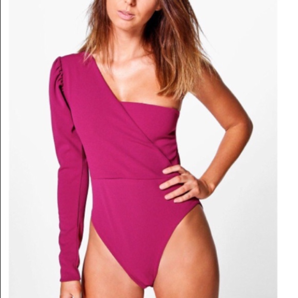 BooHoo - One Sleeve Bodysuit